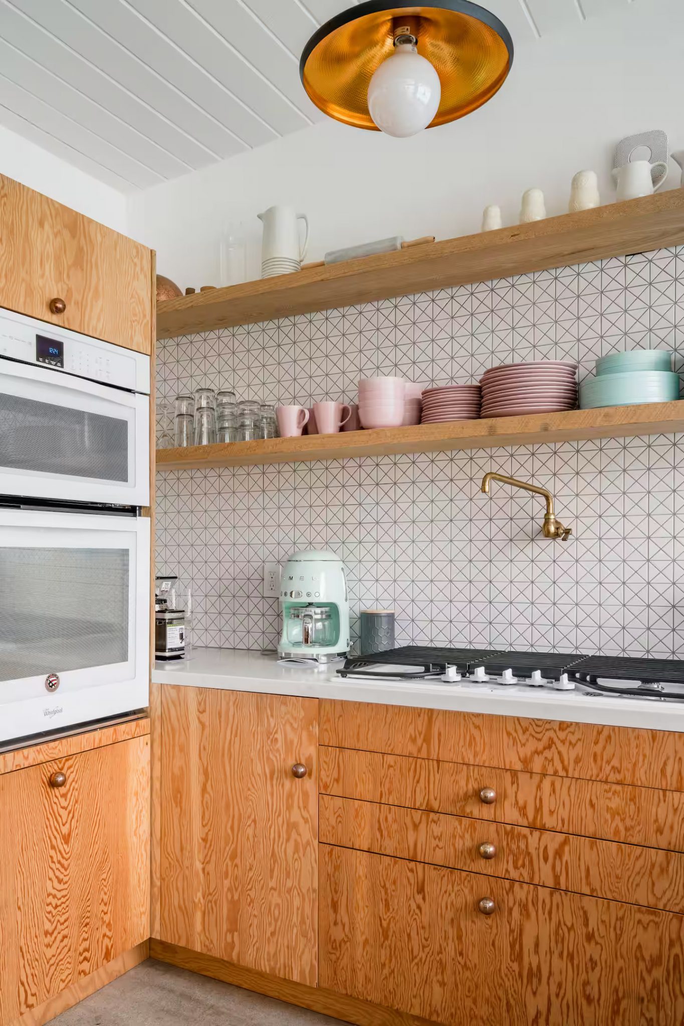 cuisine ouverte en bois maison moderniste Palm Springs décoration mid-century