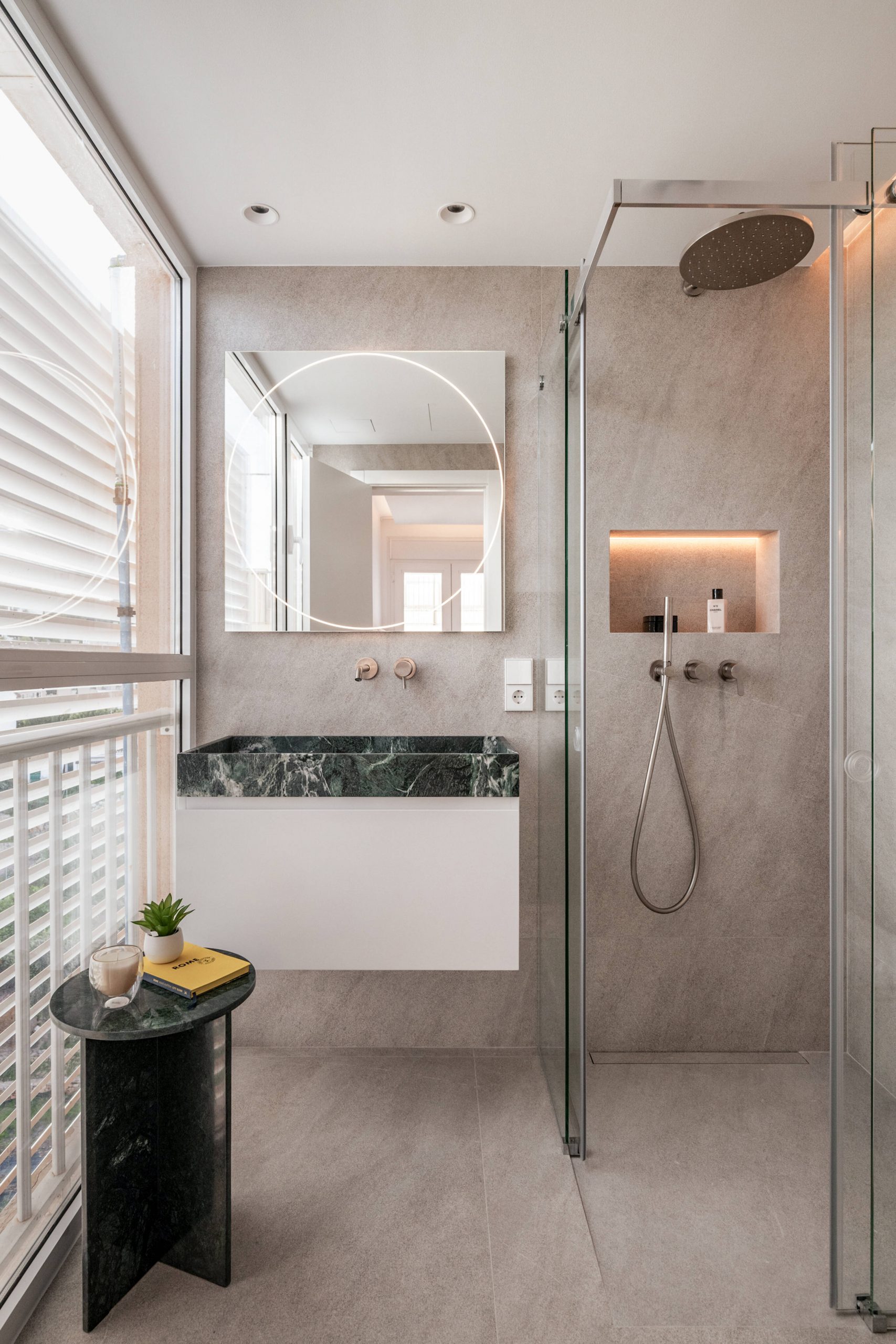 salle de bain marbre décoration contemporaine avec fenêtre salle de bain marbre décoration contemporaine avec fenêtre