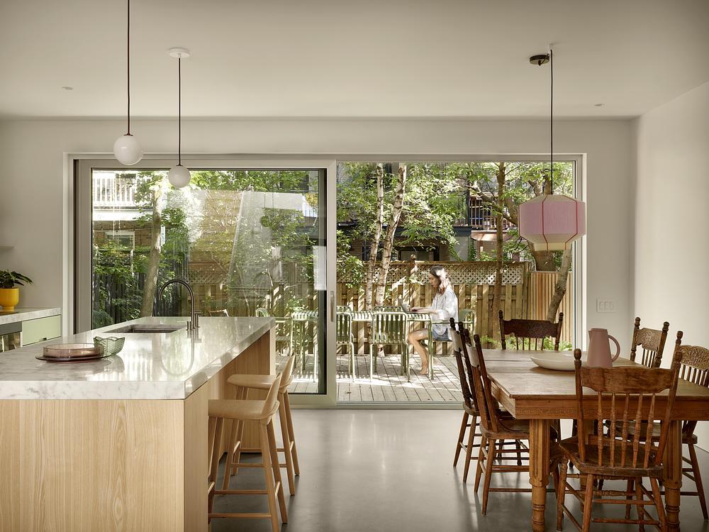 salle à manger sur terrasse et cuisine verte et bois décoration contemporaine salle à manger sur terrasse et cuisine verte et bois décoration contemporaine