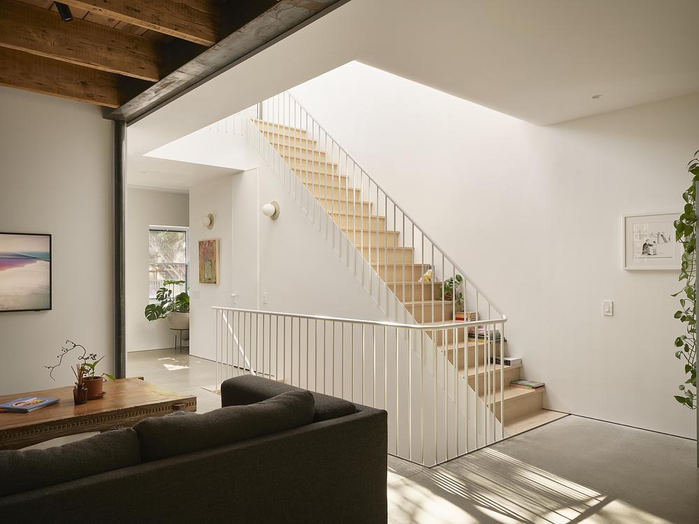 salon avec escalier central décoration contemporaine salon avec escalier central décoration contemporaine