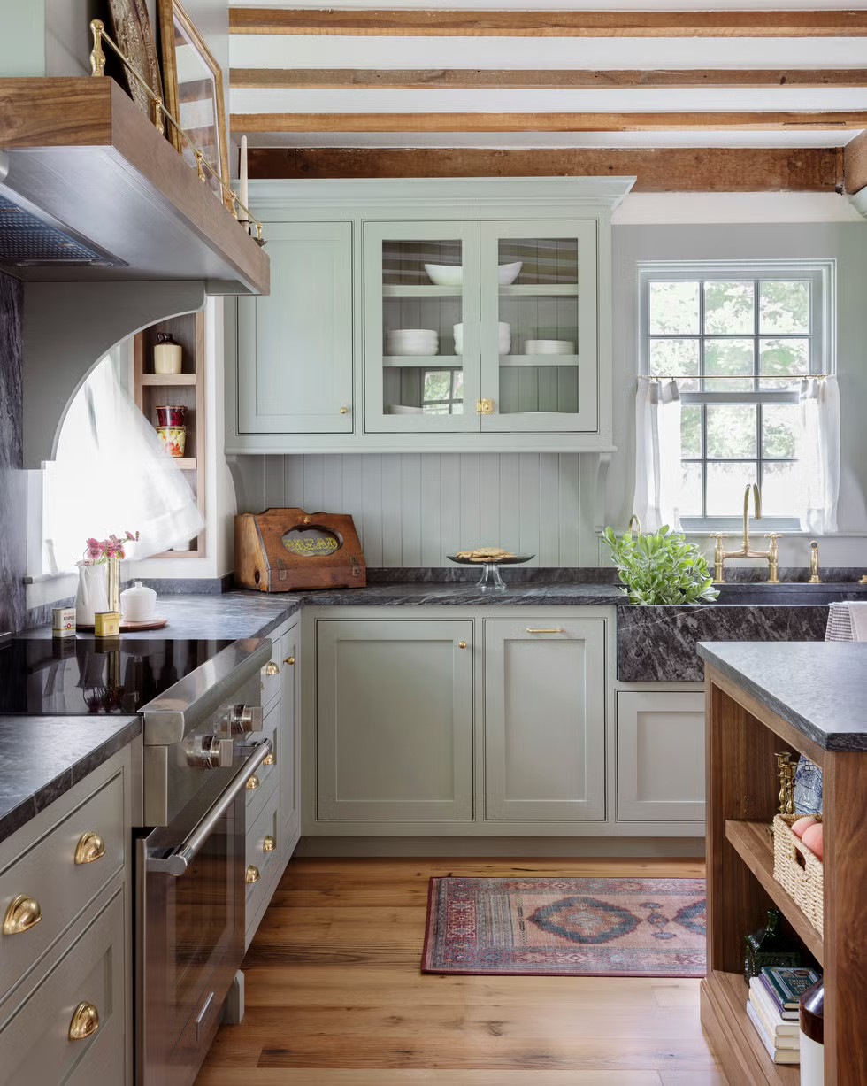 cuisine rustique verte dans maison ancienne
