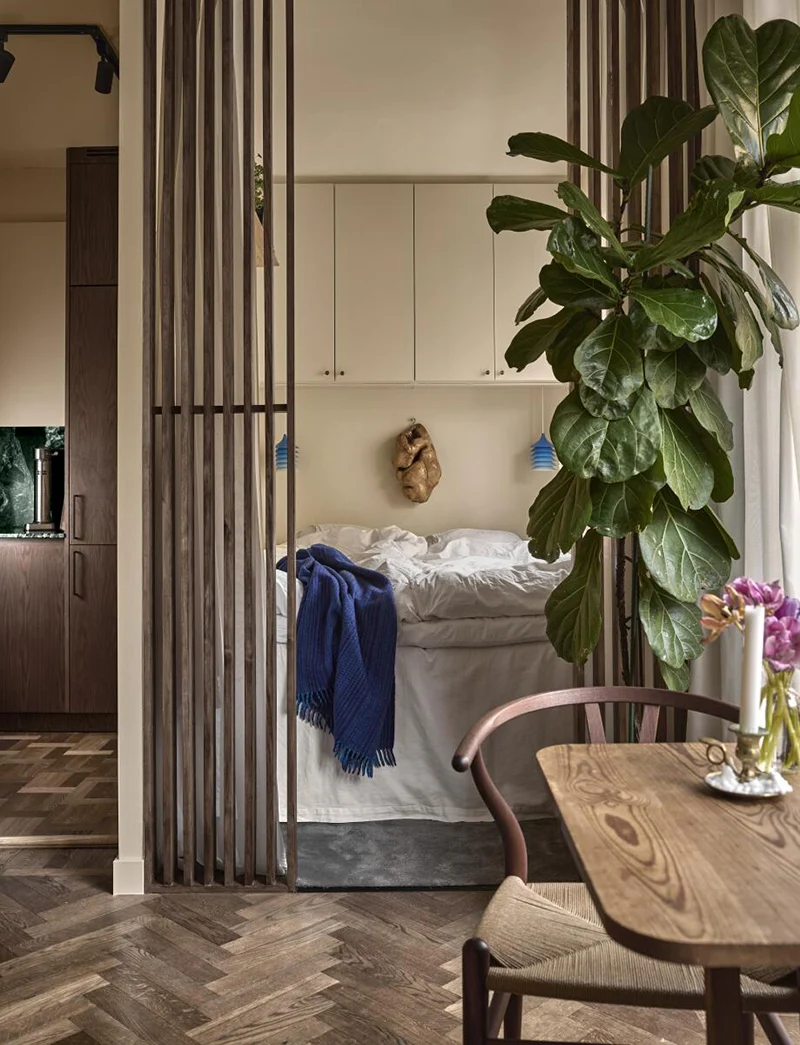espace chambre avec claustra bois dans studio 30m2 décoration contemporaine espace chambre avec claustra bois dans studio 30m2 décoration contemporaine
