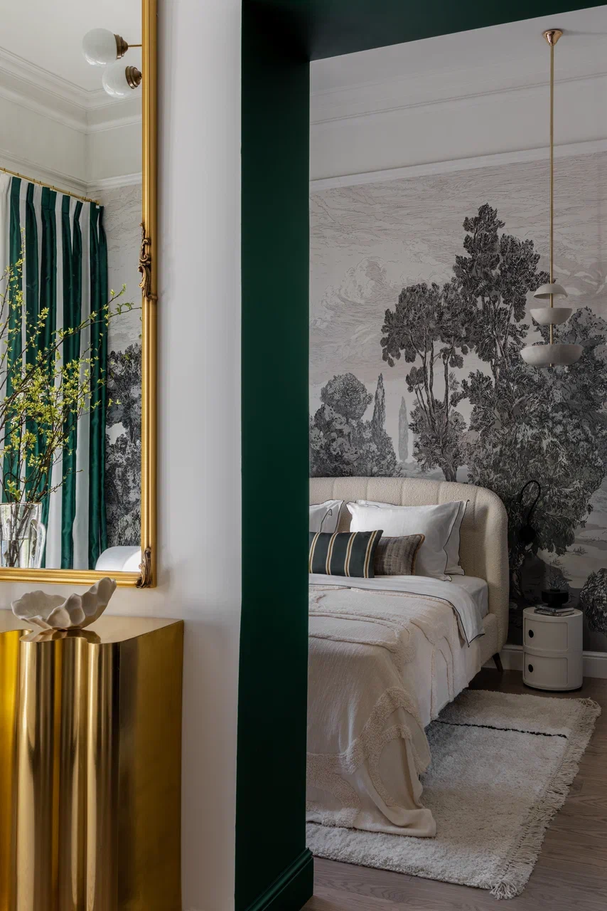 salon design avec console dorée et miroir baroque appartement 48m2 décoration contemporaine