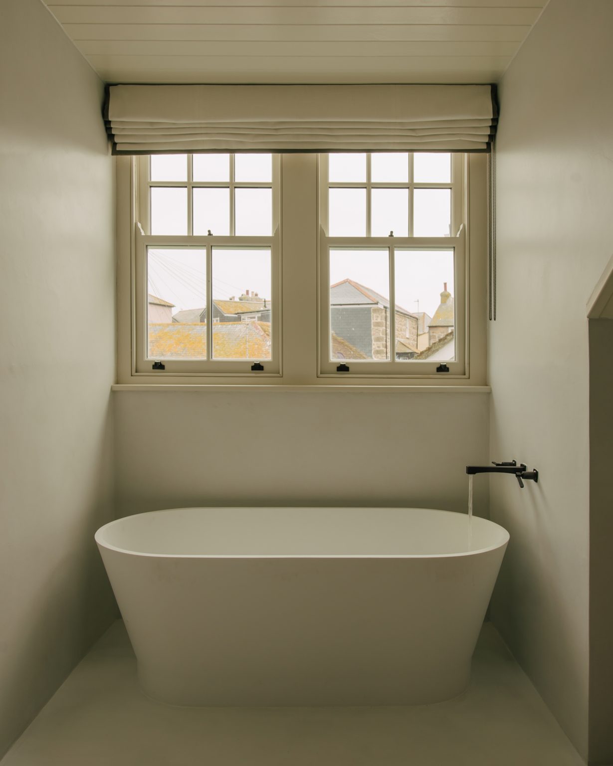 salle de bain design avec baignoire îlot