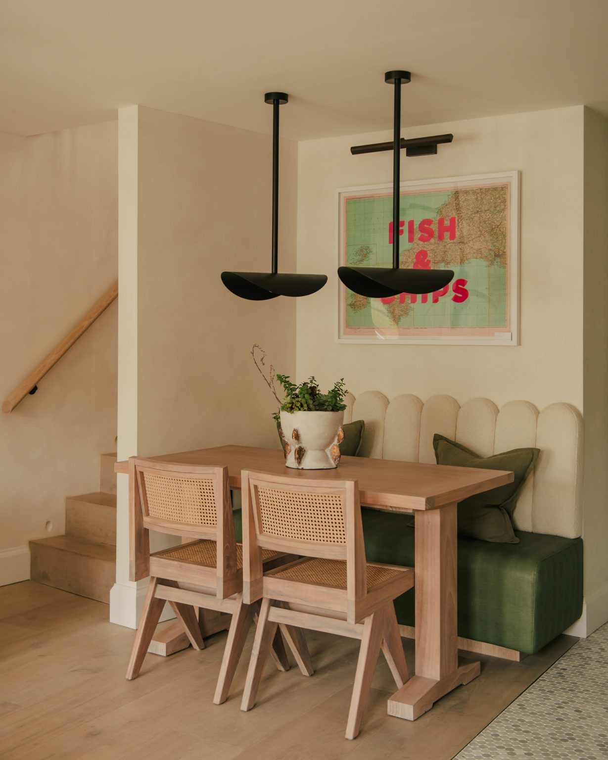 salle à manger avec banc décoration contemporaine