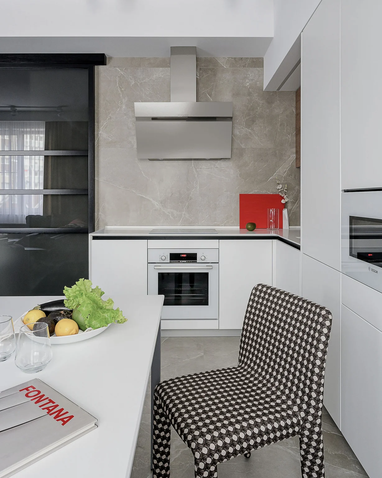 cuisine blanche avec salle à manger deux-pièces 57m2 décoration design