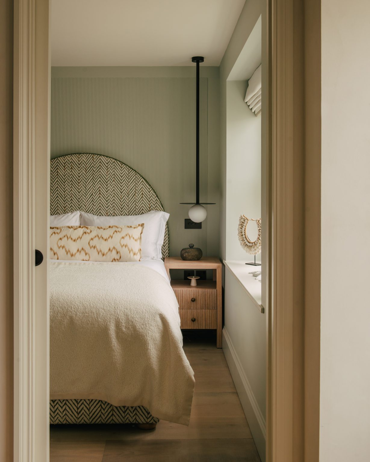 chambre décoration contemporaine beige et verte