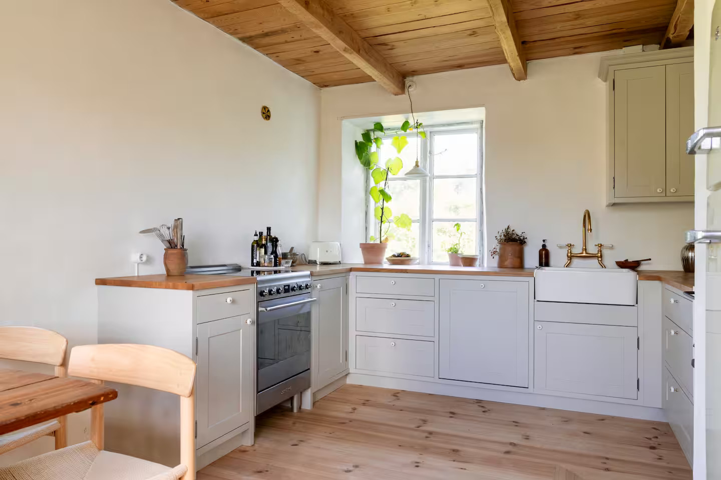 cuisine avec poutres maison rustique décoration scandinave
