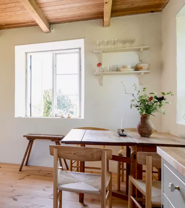 salle à manger plafond bois maison rustique décoration scandinave