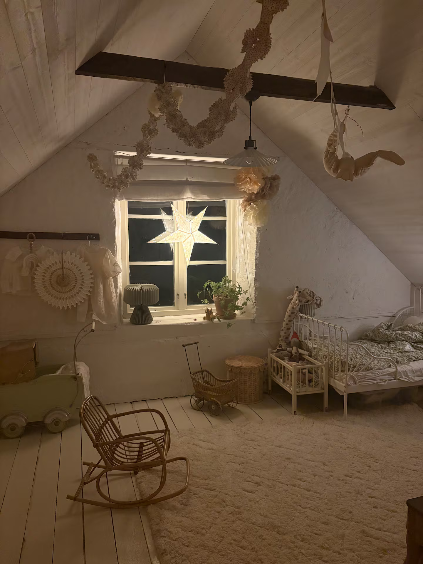 chambre enfant mansardée maison rustique décoration scandinave