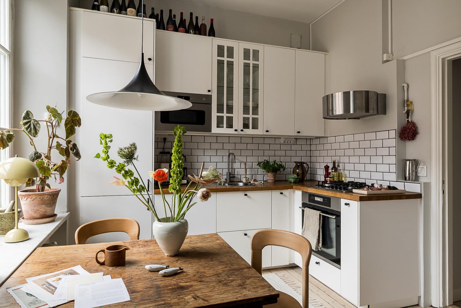 cuisine avec table et chaises décoration contemporaine scandinave studio 37m2