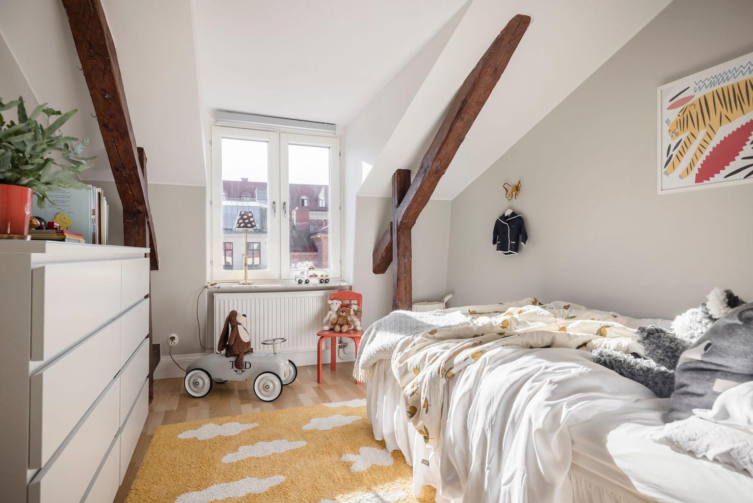 chambre décoration scandinave appartement mansardé 71m2