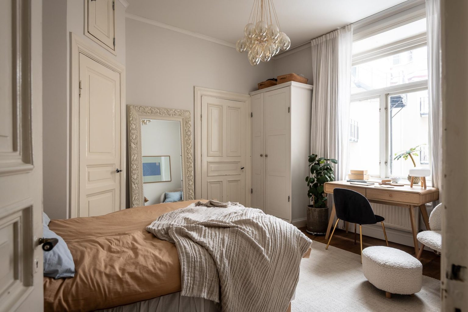 chambre décoration scandinave naturelle appartement ancien avec parquet