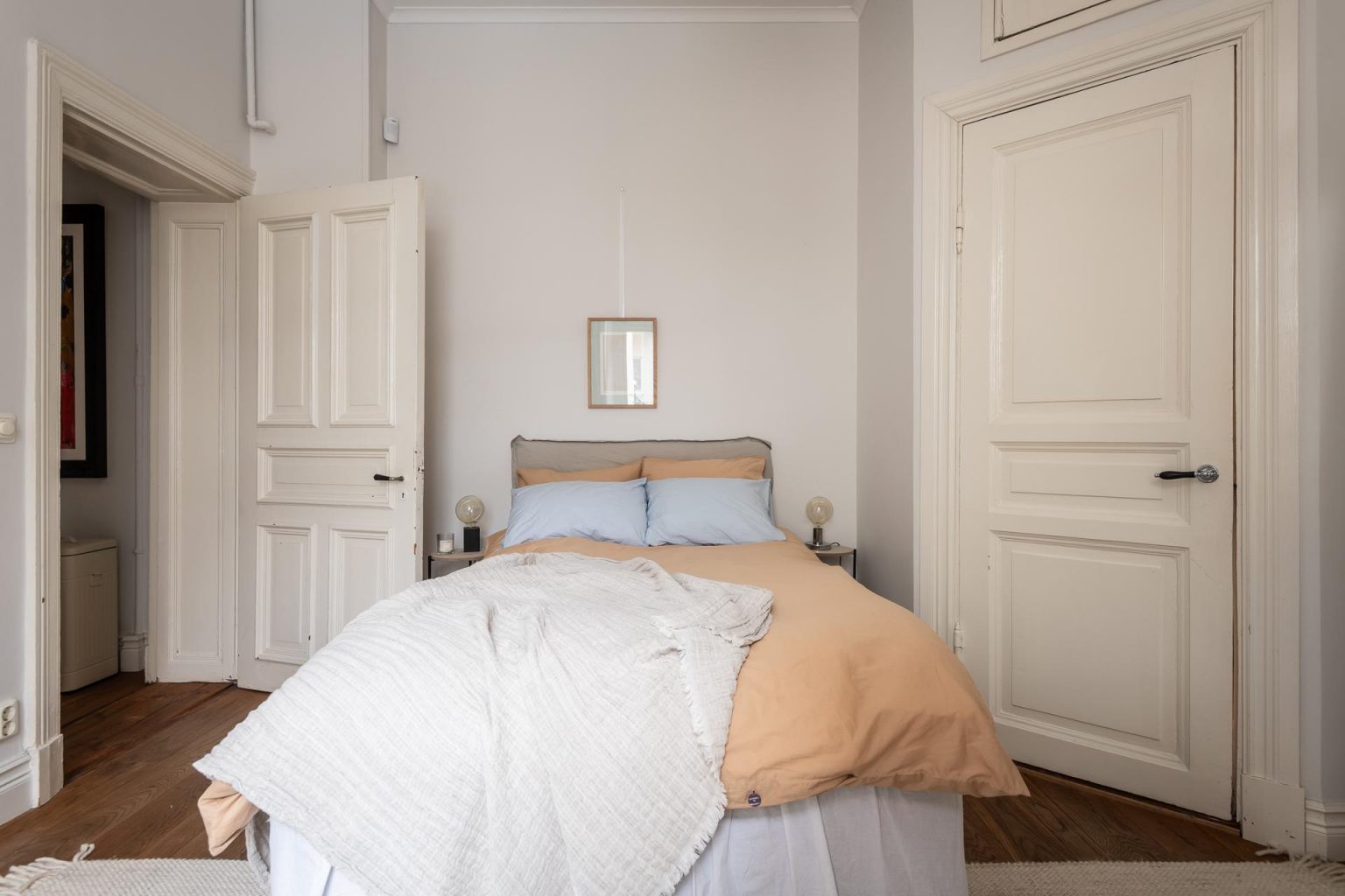 chambre décoration scandinave naturelle appartement ancien avec parquet