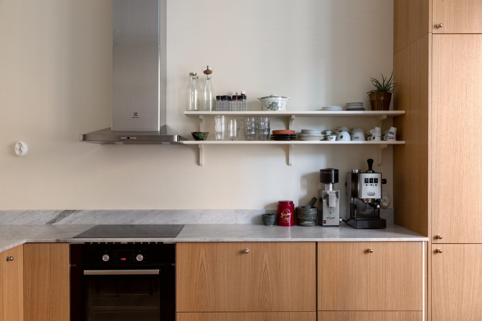 cuisine ouverte bois deux-pièces moderne 39m2