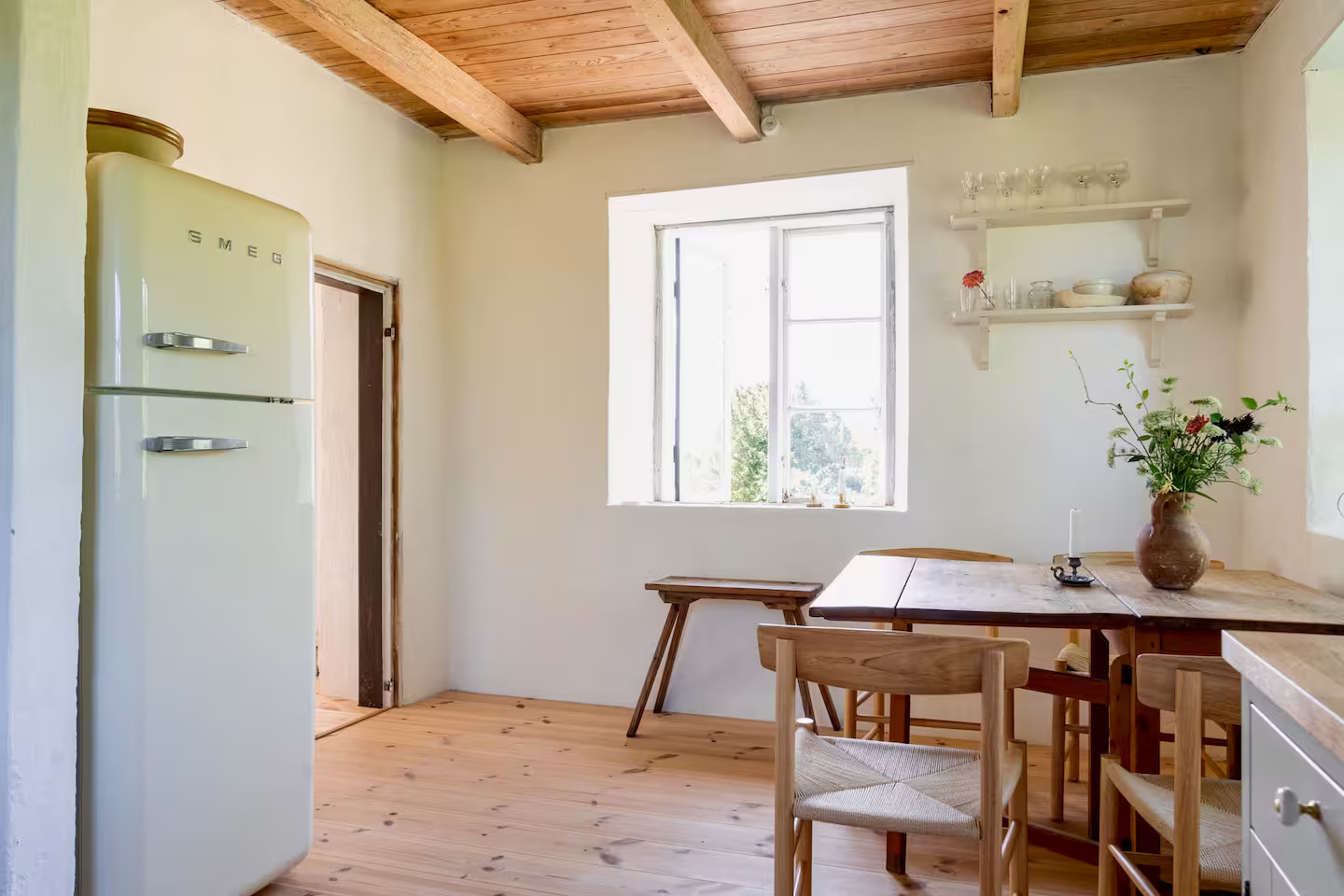 cuisine avec poutres maison rustique décoration scandinave