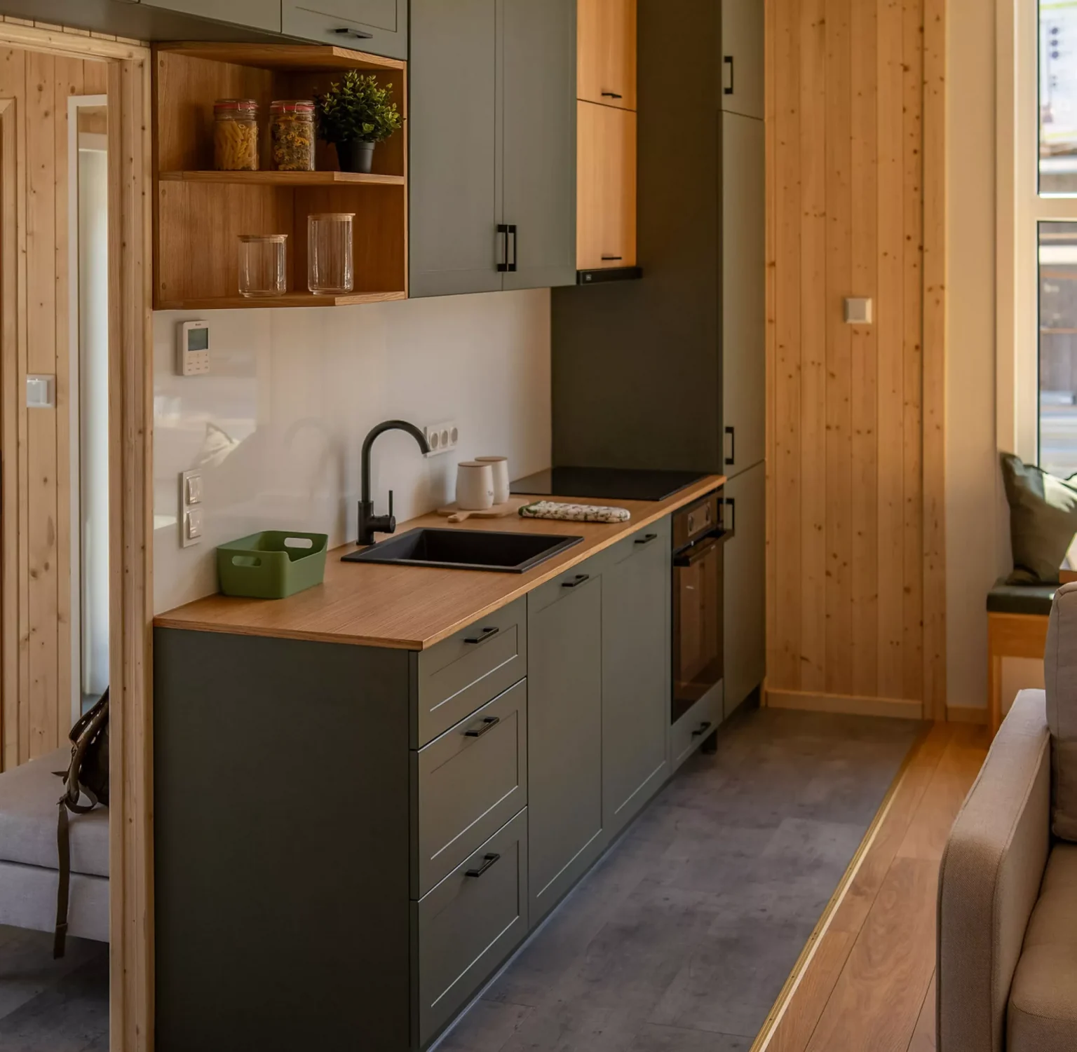 cuisine verte petite maison 41m2 livrable en Europe Evergreen par Vagabond Haven