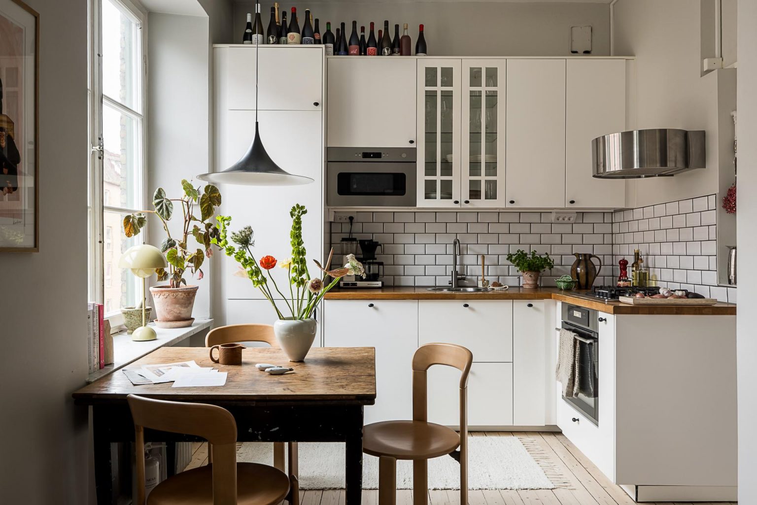 cuisine avec table et chaises décoration contemporaine scandinave studio 37m2