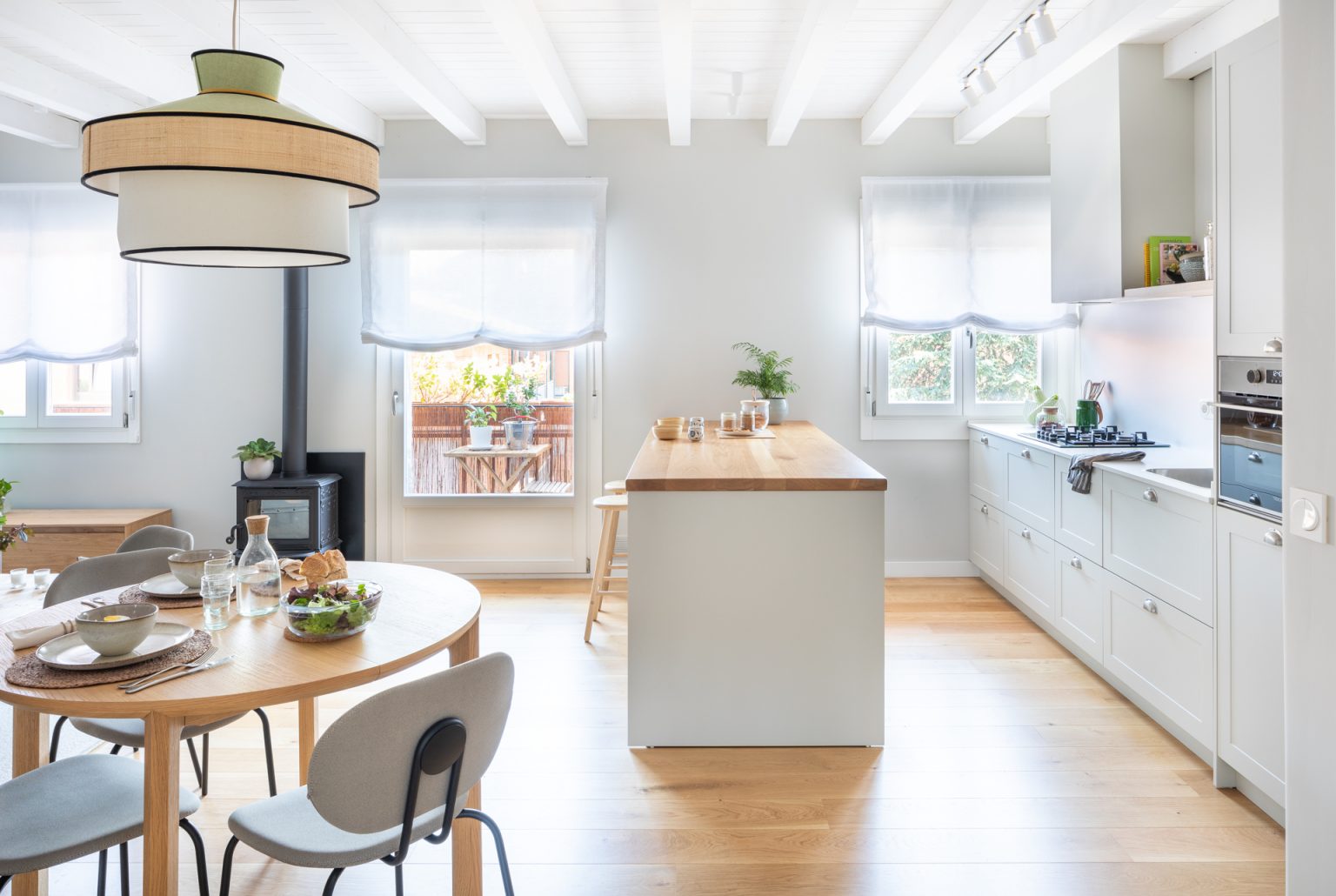 cuisine ouverte et salle à manger décoration contemporaine