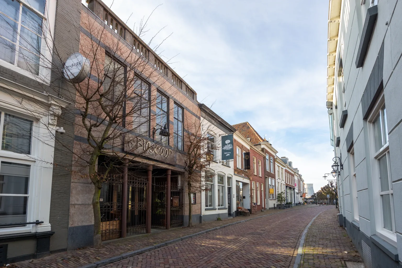 maison de ville avec cour dans ancien cinéma