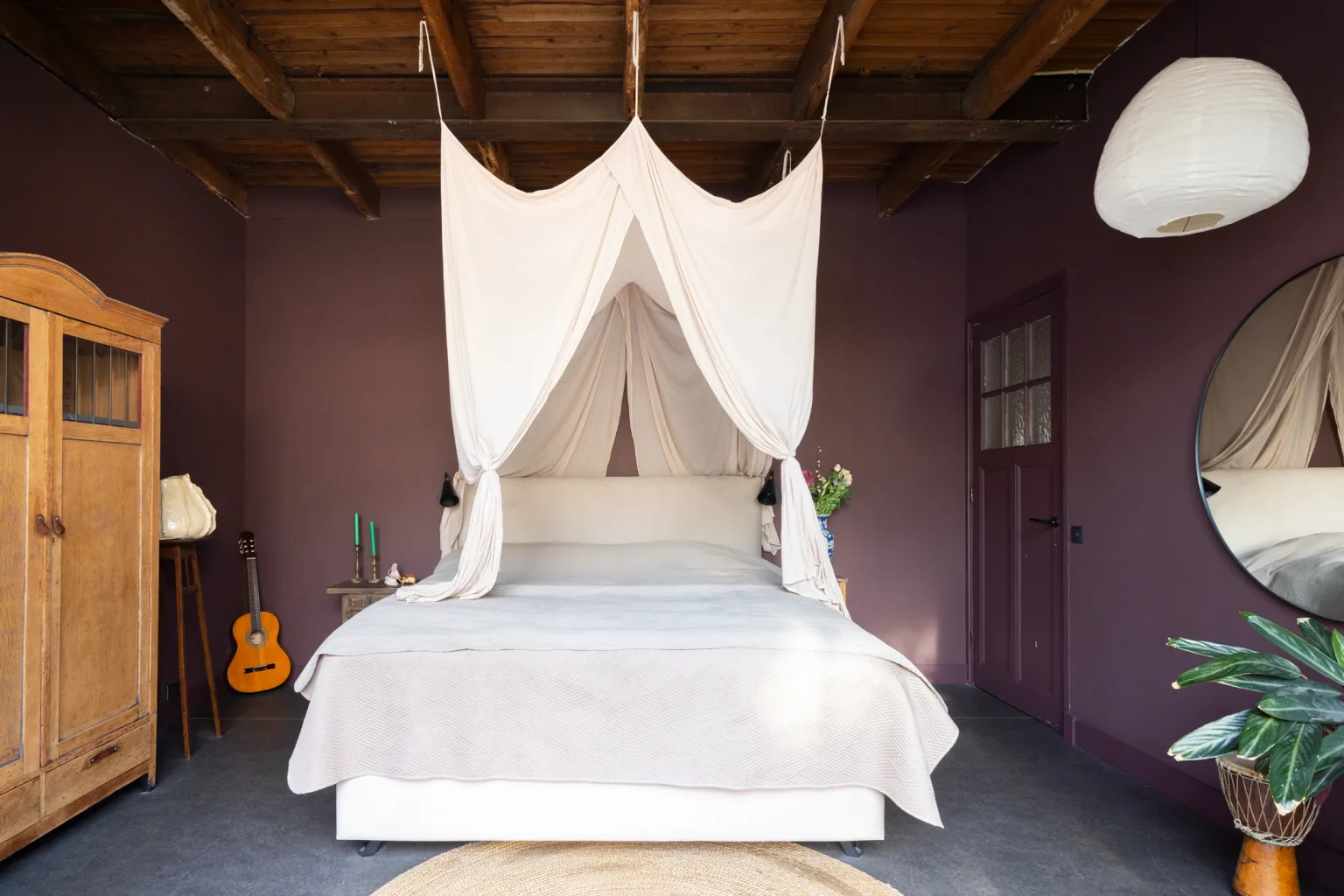 chambre lit à baldaquin maison de ville dans ancien cinéma