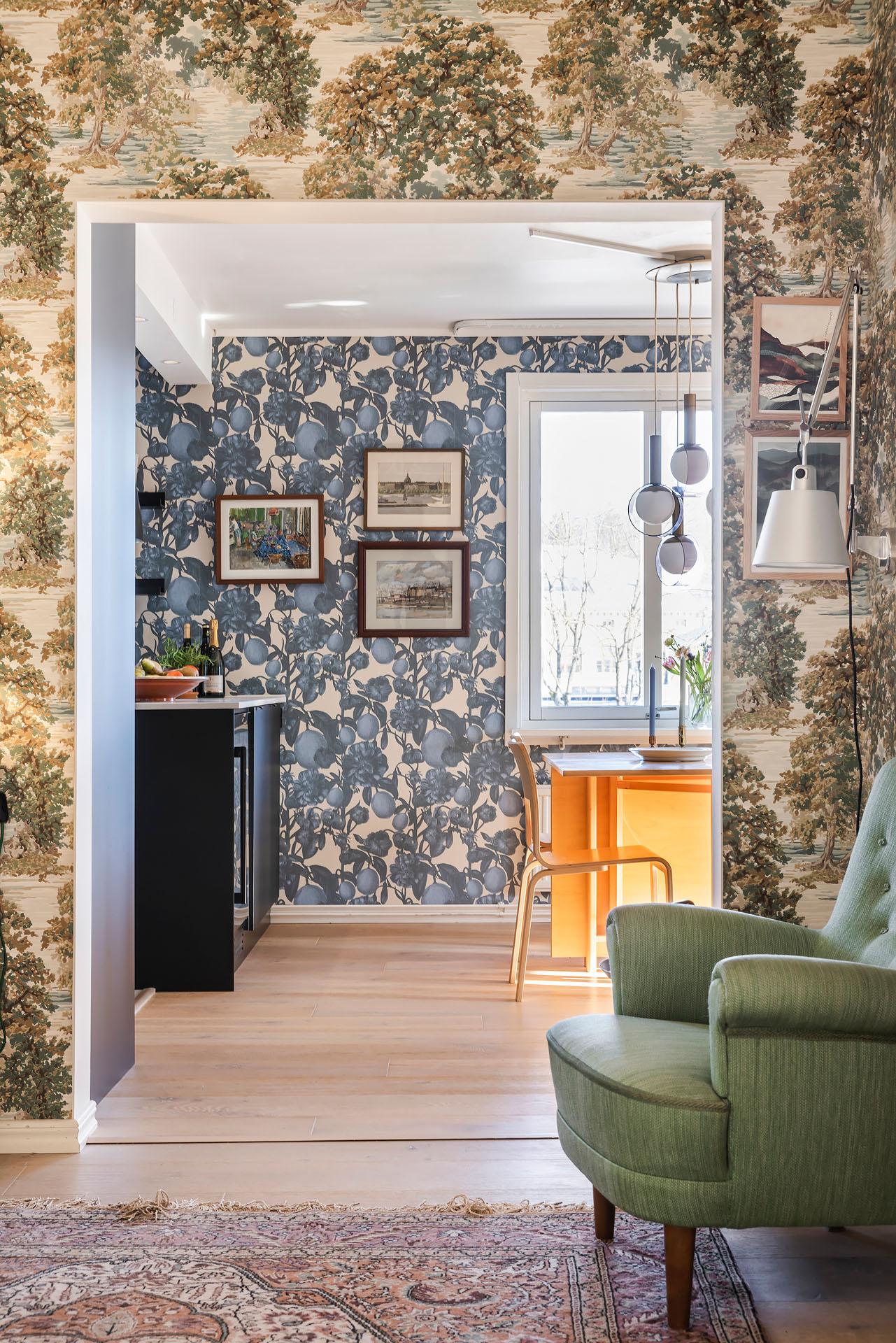 grande entrée et salon appartement 94m2 décoration scandinave avec papier-peint grande entrée et salon appartement 94m2 décoration scandinave avec papier-peint
