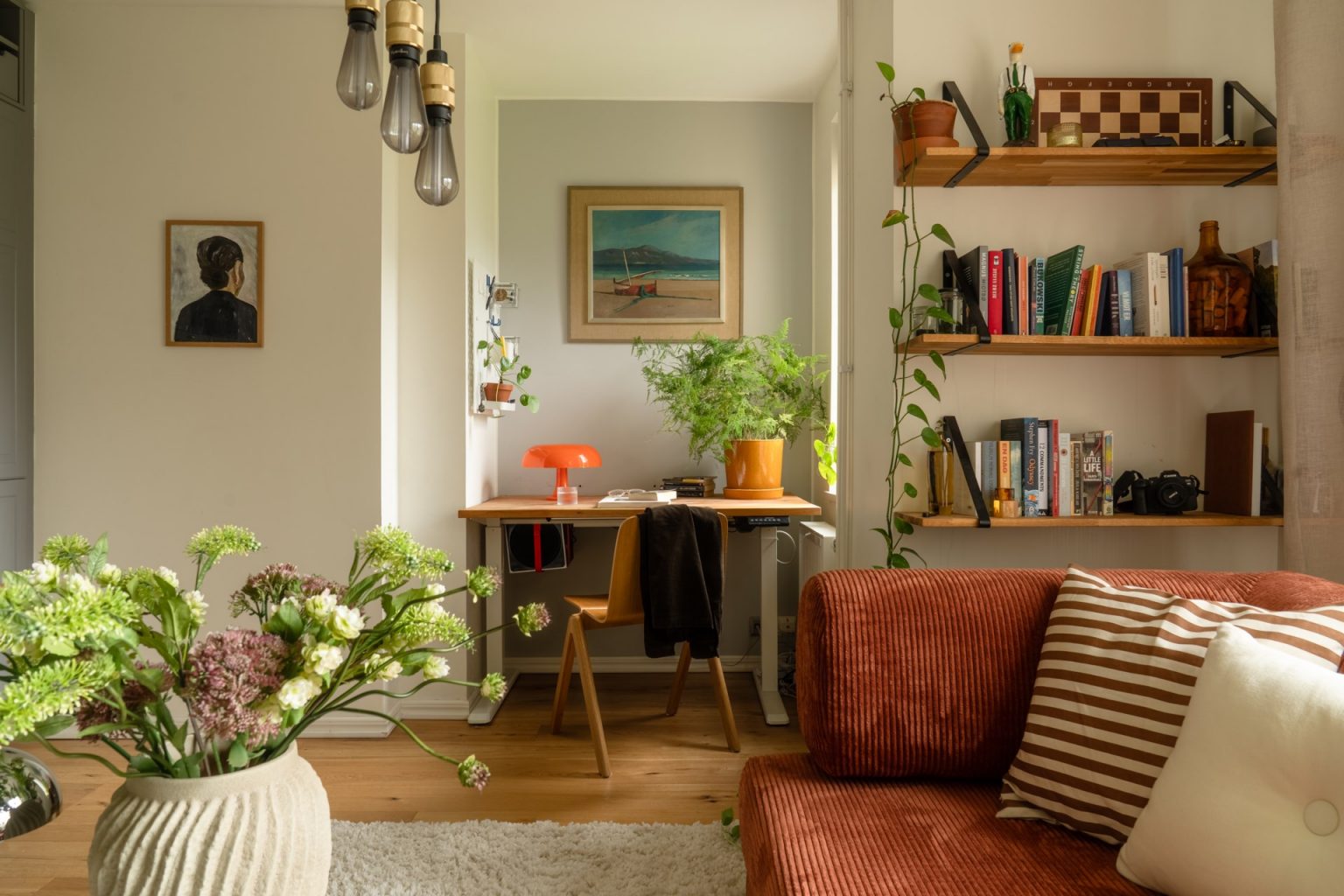 salon et bureau décoration scandinave colorée deux-pièces 46m2