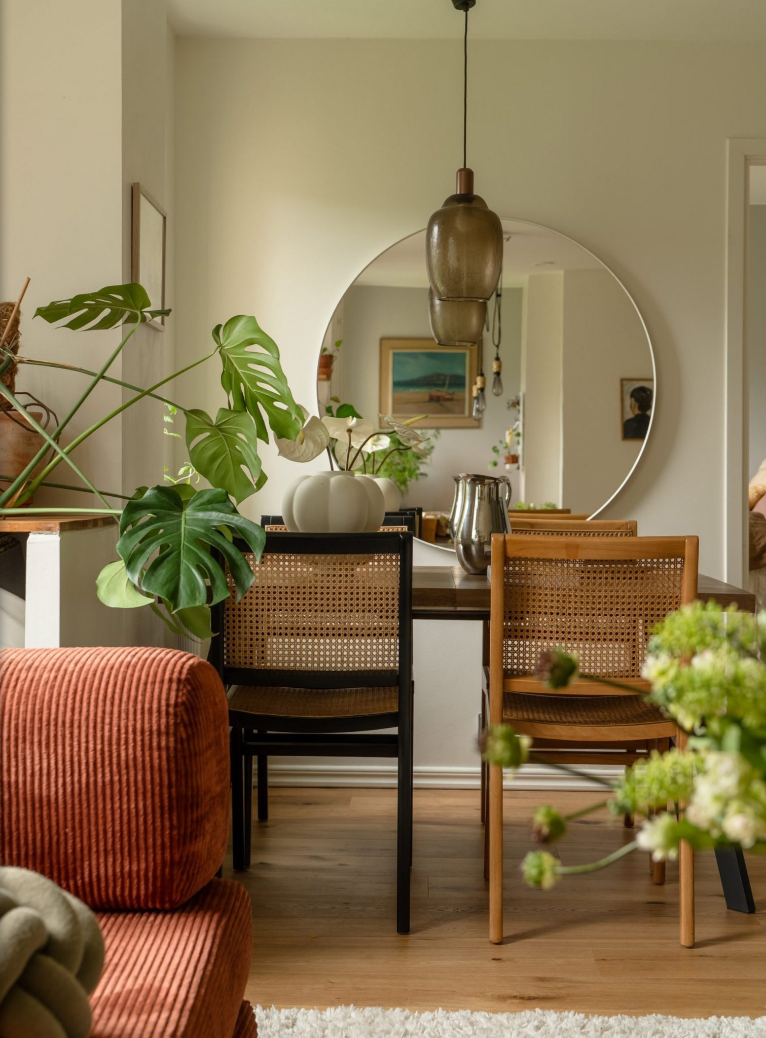 salon et salle à manger décoration scandinave colorée deux-pièces 46m2