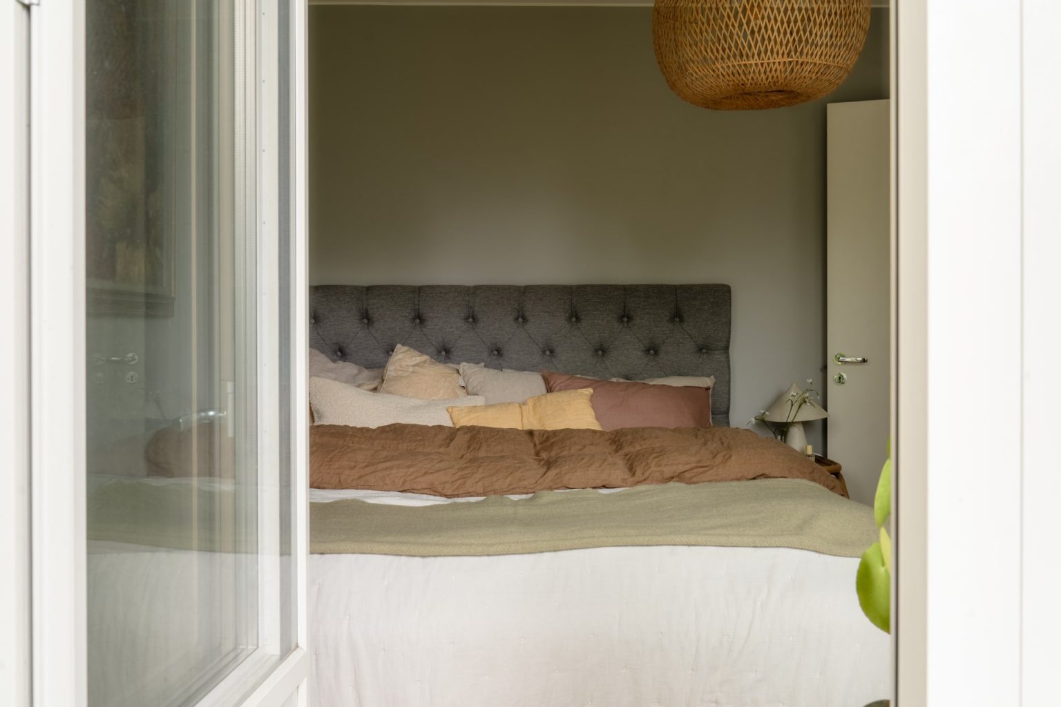 chambre décoration scandinave colorée deux-pièces 46m2