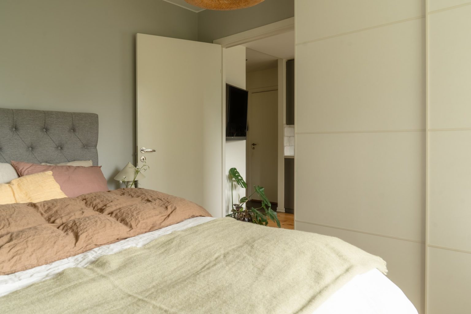 chambre décoration scandinave colorée deux-pièces 46m2