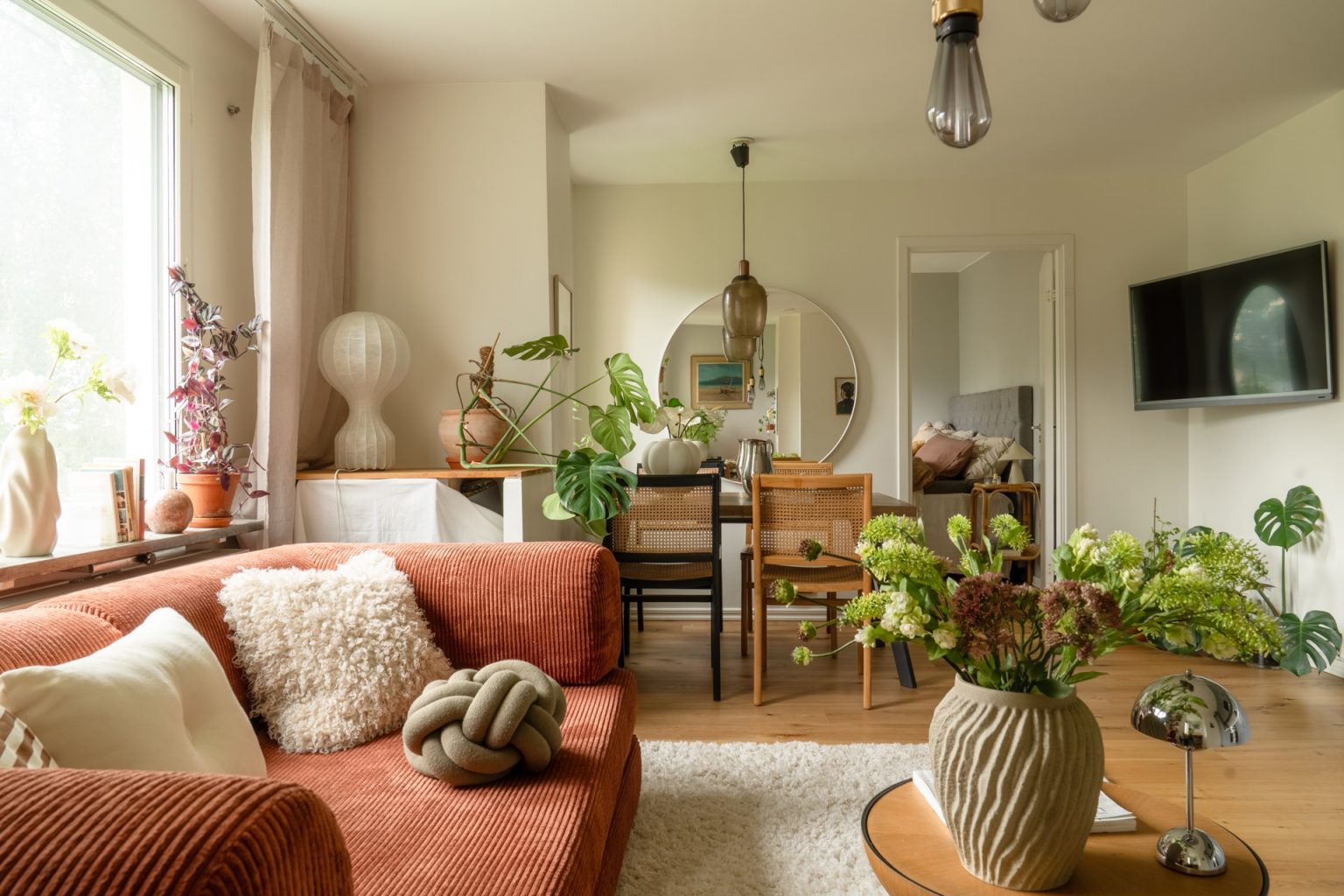 salon et salle à manger décoration scandinave colorée deux-pièces 46m2