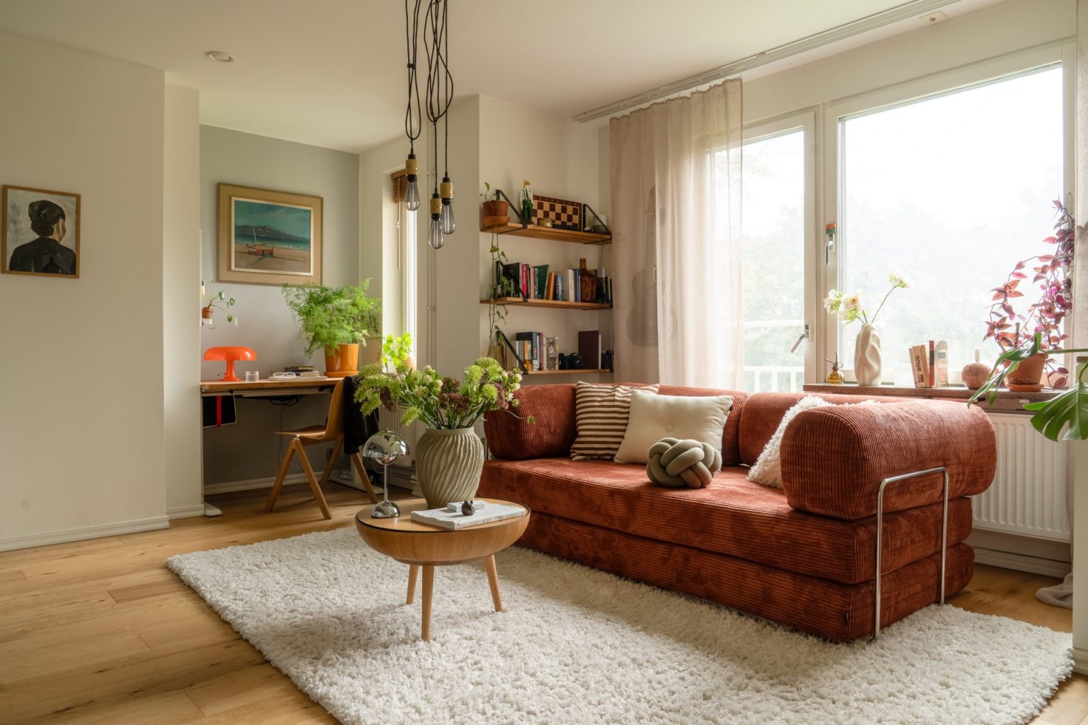 salon et bureau décoration scandinave colorée deux-pièces 46m2