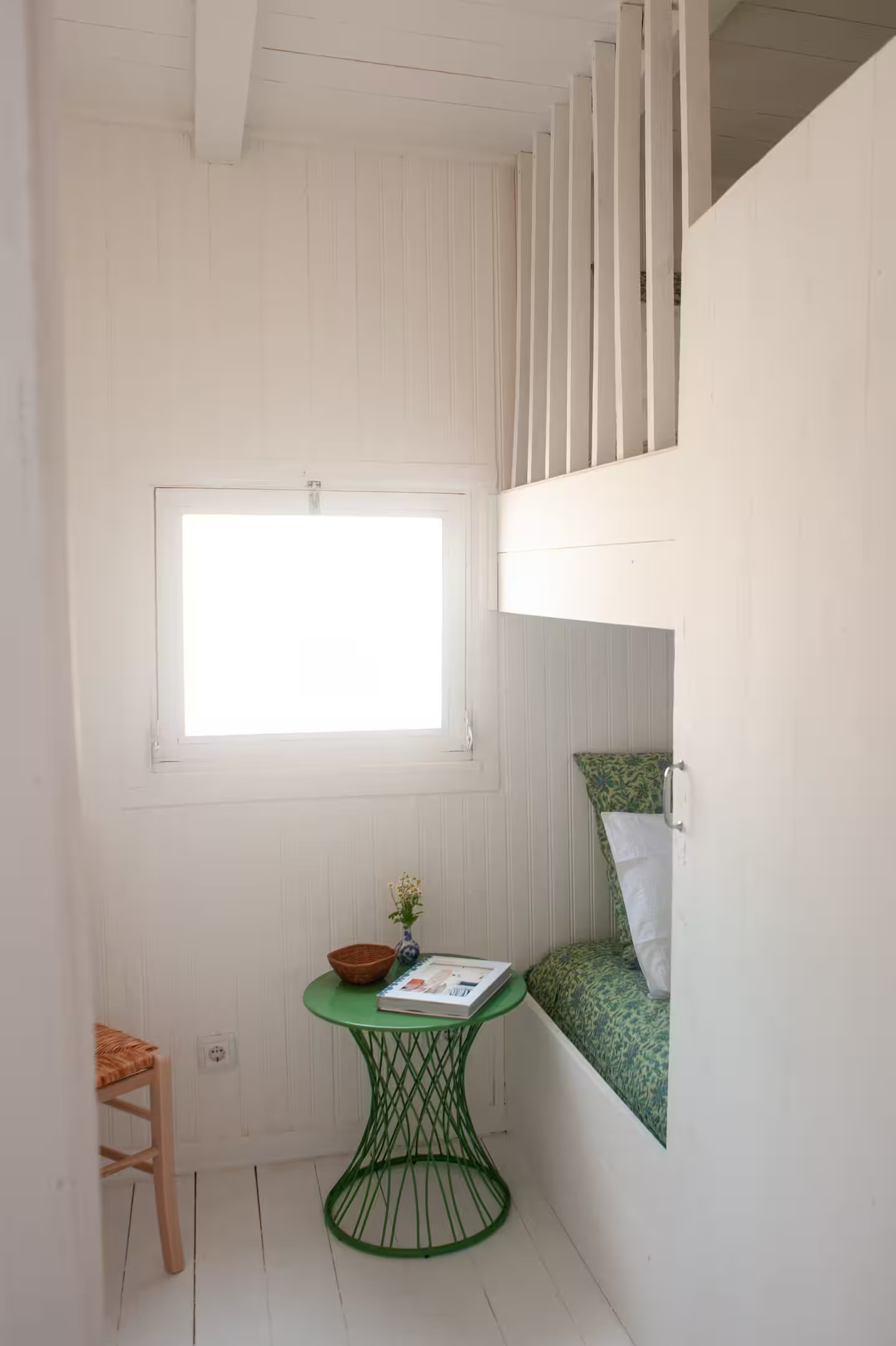 chambre lits superposés décoration rustique colorée ancienne maison de pêcheur rénovée sur la plage Portugal Cabana Zojora chambre lits superposés décoration rustique colorée ancienne maison de pêcheur rénovée sur la plage Portugal Cabana Zojora