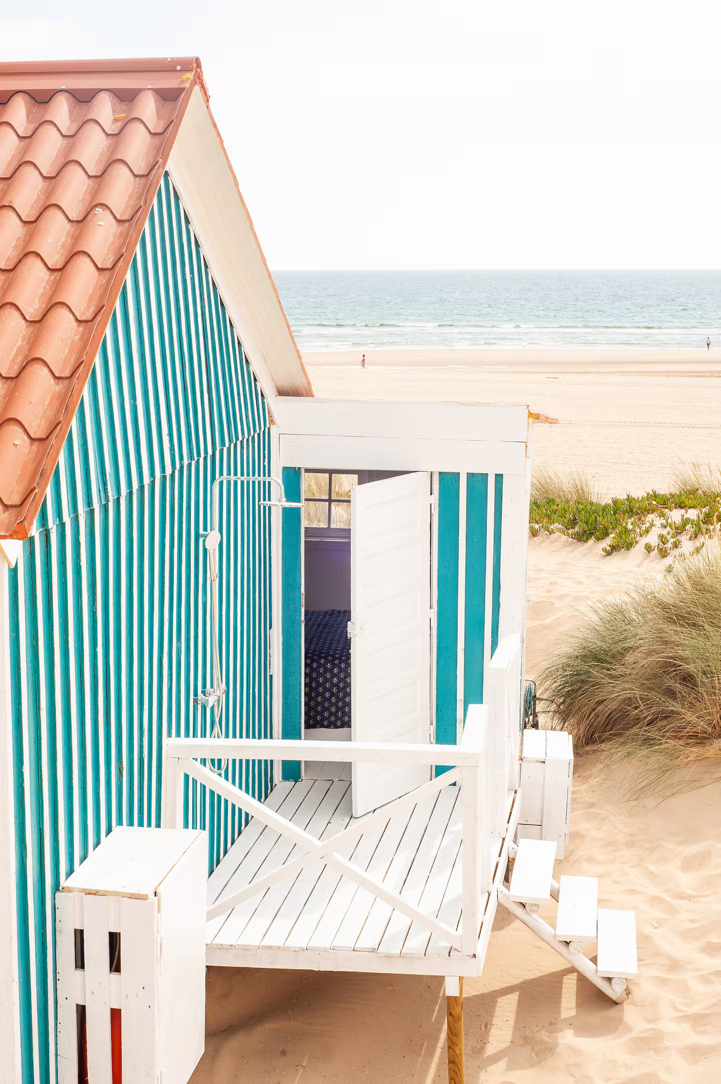 ancienne maison de pêcheur rénovée sur la plage Portugal Cabana Zojora ancienne maison de pêcheur rénovée sur la plage Portugal Cabana Zojora