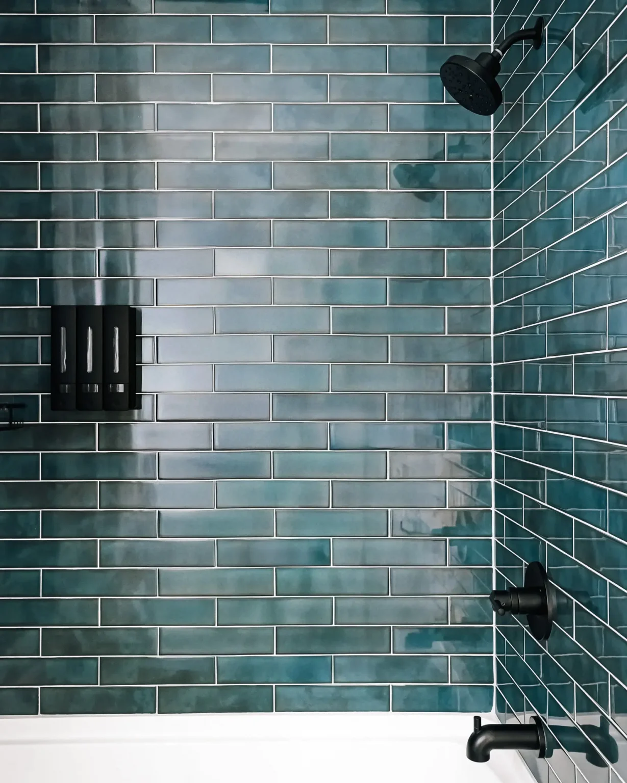 salle de bain carrelage vert