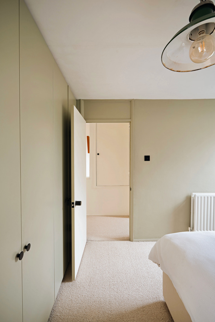 chambre murs vert pâle duplex 50m2 décoration contemporaine Londres