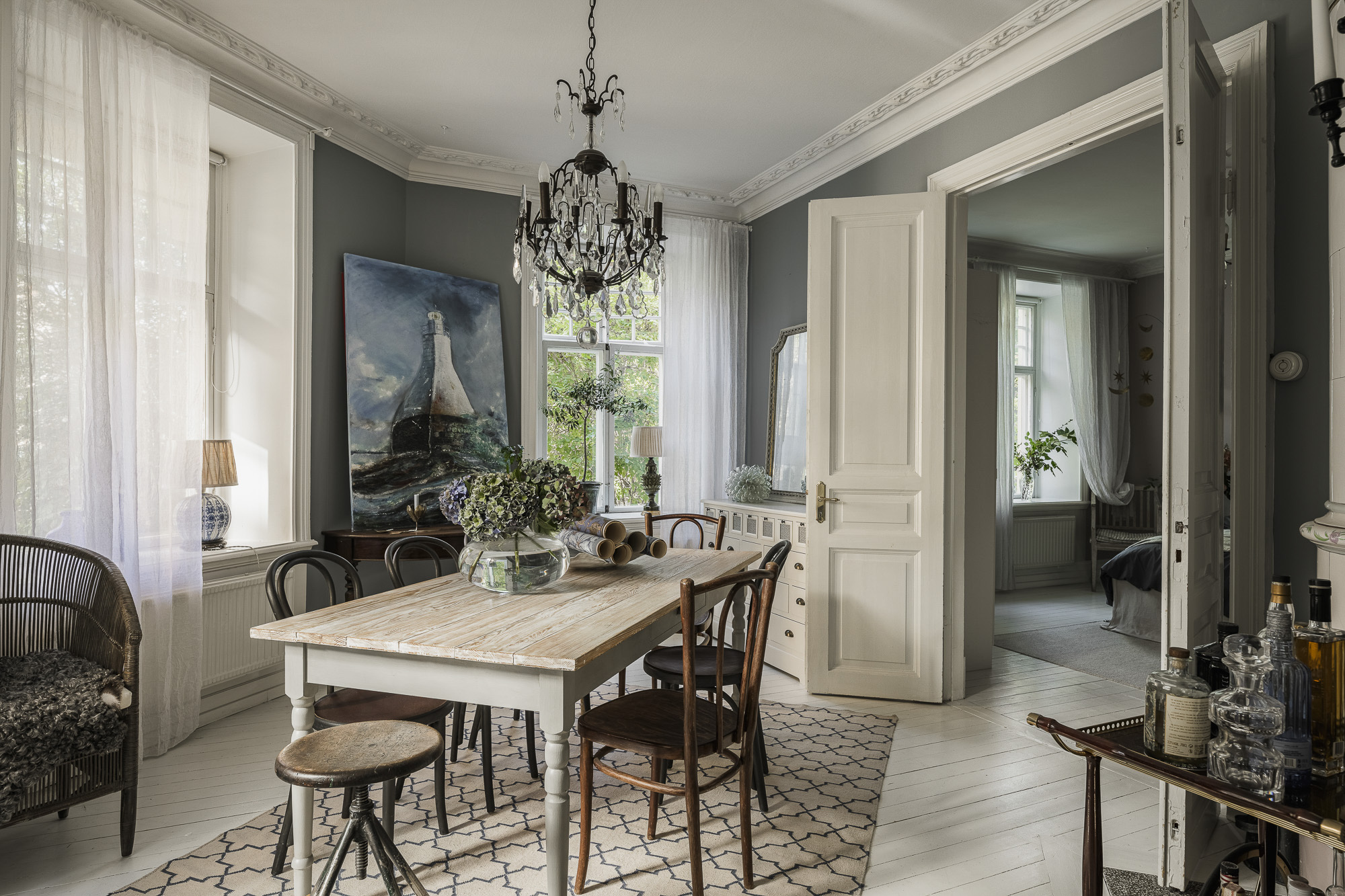 Un appartement ancien de charme dans un immeuble classique