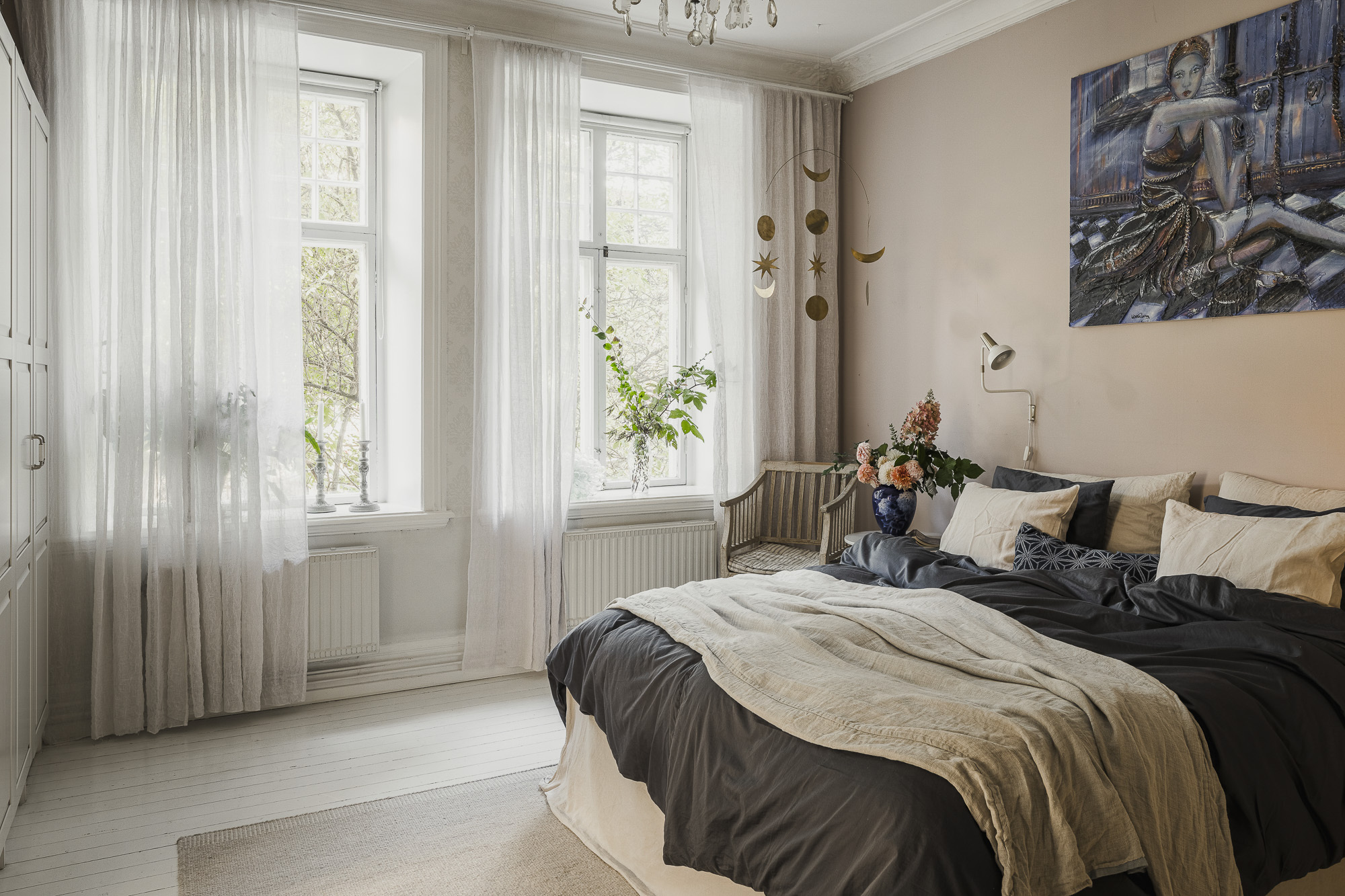 chambre avec moulures décoration scandinave classique chic