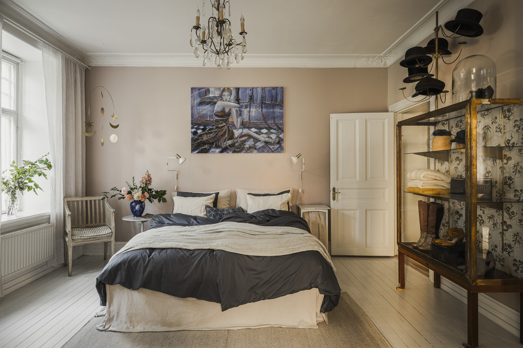 chambre avec moulures décoration scandinave classique chic
