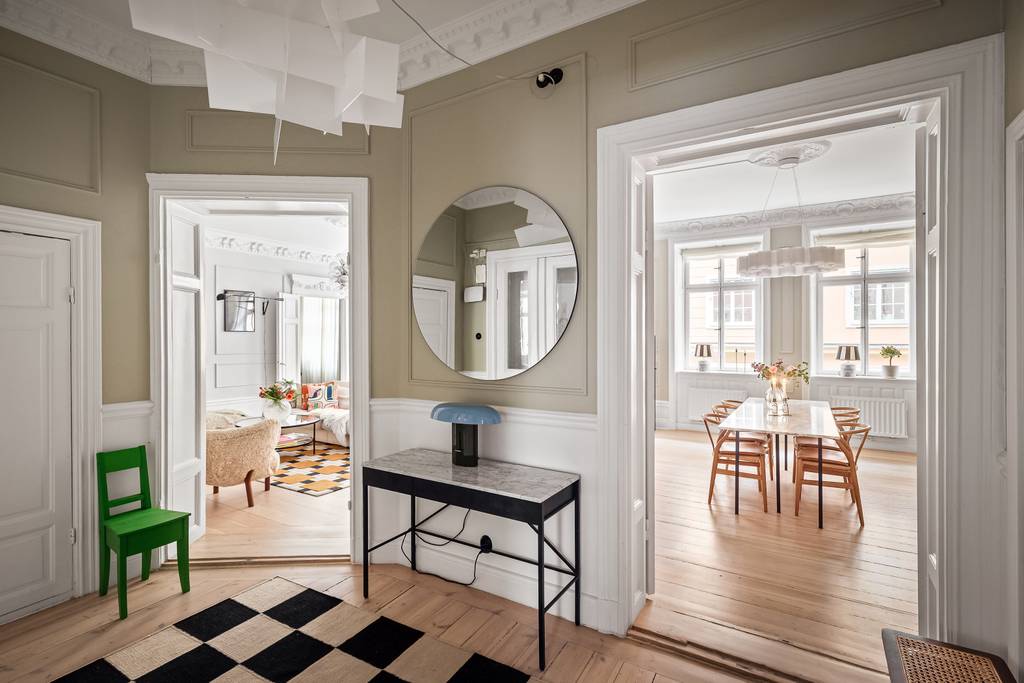 entrée appartement ancien avec stucs et moulures décoration scandinave entrée appartement ancien avec stucs et moulures décoration scandinave