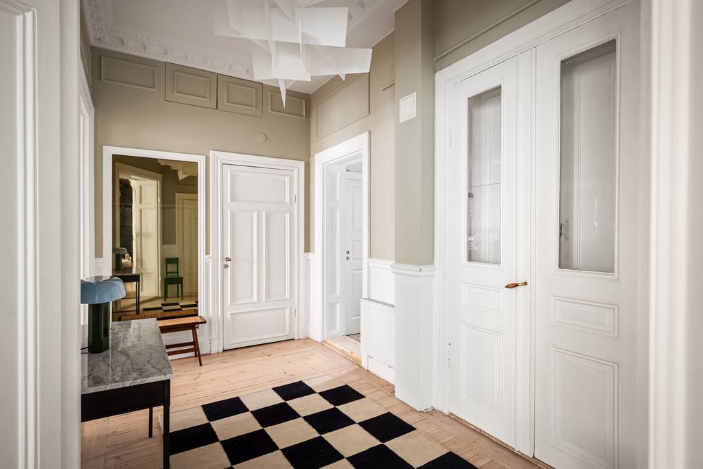 entrée appartement ancien avec stucs et moulures décoration scandinave entrée appartement ancien avec stucs et moulures décoration scandinave