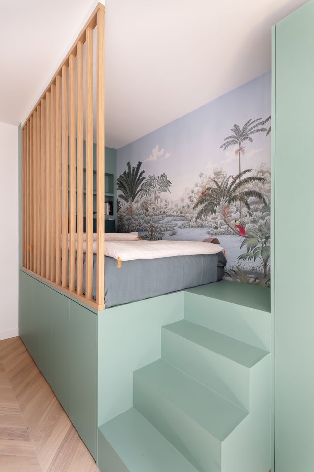 chambre avec estrade décoration contemporaine appartement 130m2 Paris rénové par Elodie Sierocki Studio Photo : © Sophie Lloyd chambre avec estrade décoration contemporaine appartement 130m2 Paris rénové par Elodie Sierocki Studio Photo : © Sophie Lloyd