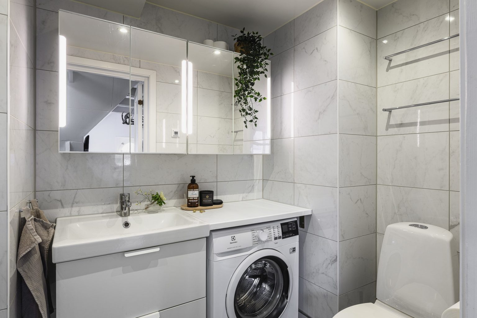 salle de bain design blanche