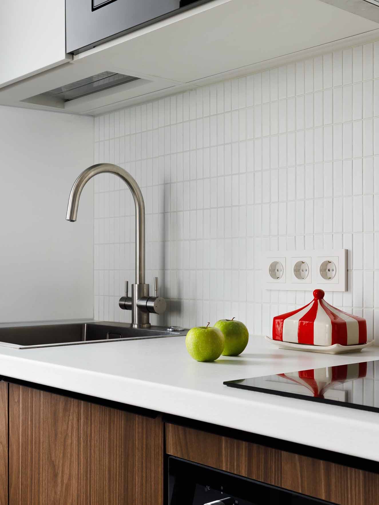 cuisine blanche et noyer studio 27m2 cuisine blanche et noyer studio 27m2