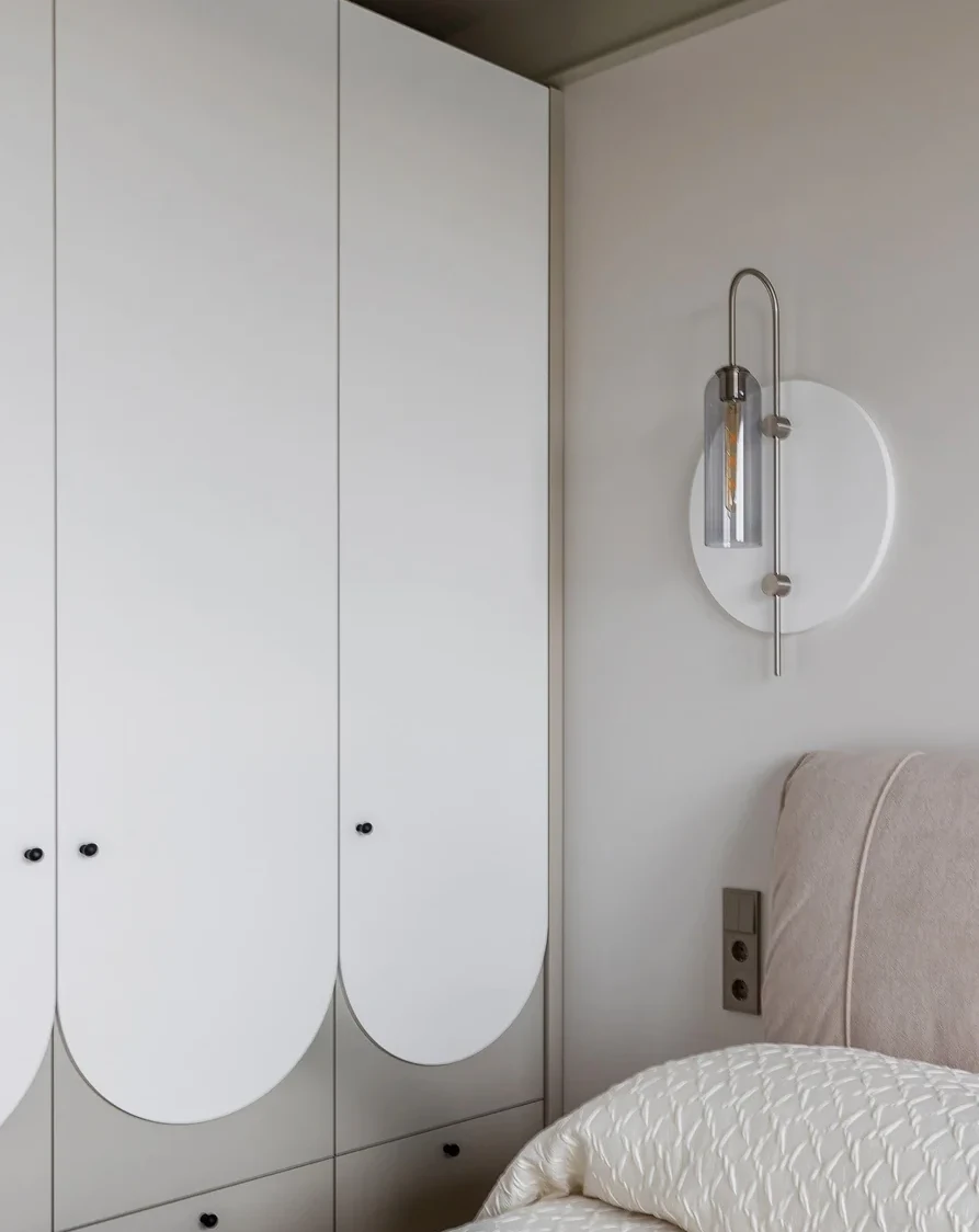 chambre grise avec placard appartement décoration vintage