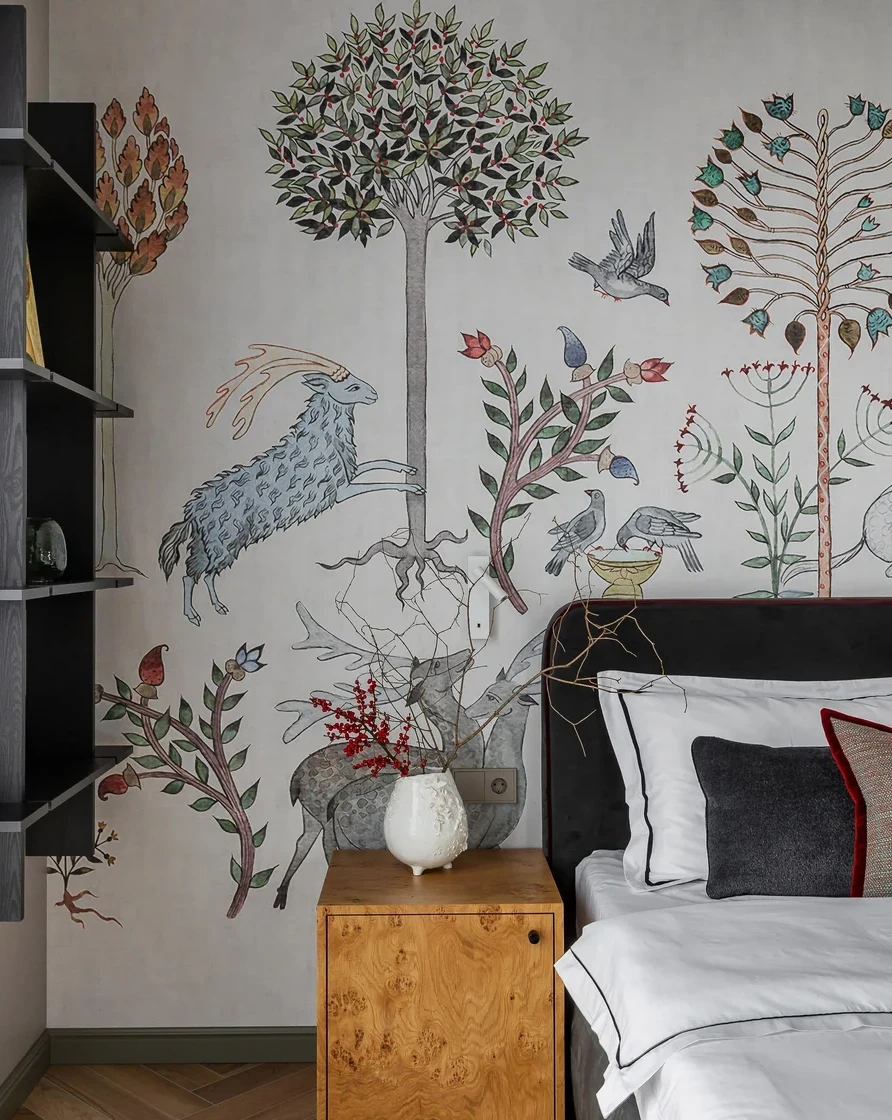 chambre avec papier-peint médiéval appartement décoration vintage
