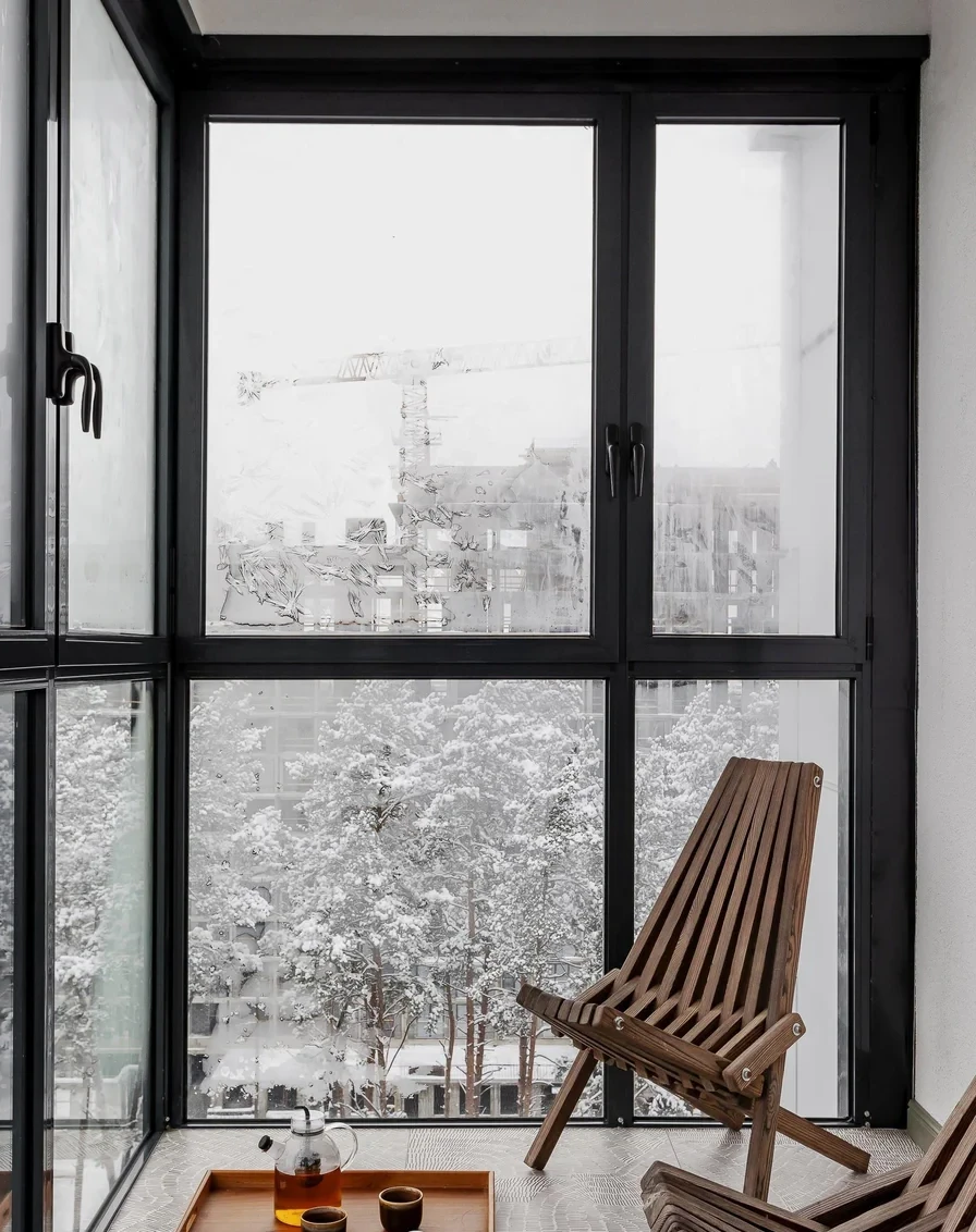 loggia fermée avec fauteuils