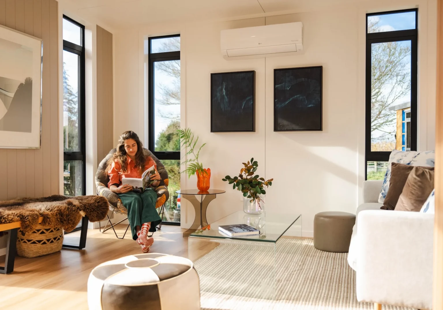 salon décoration contemporaine mini maison 48m2 Abel par South Base Tiny Homes