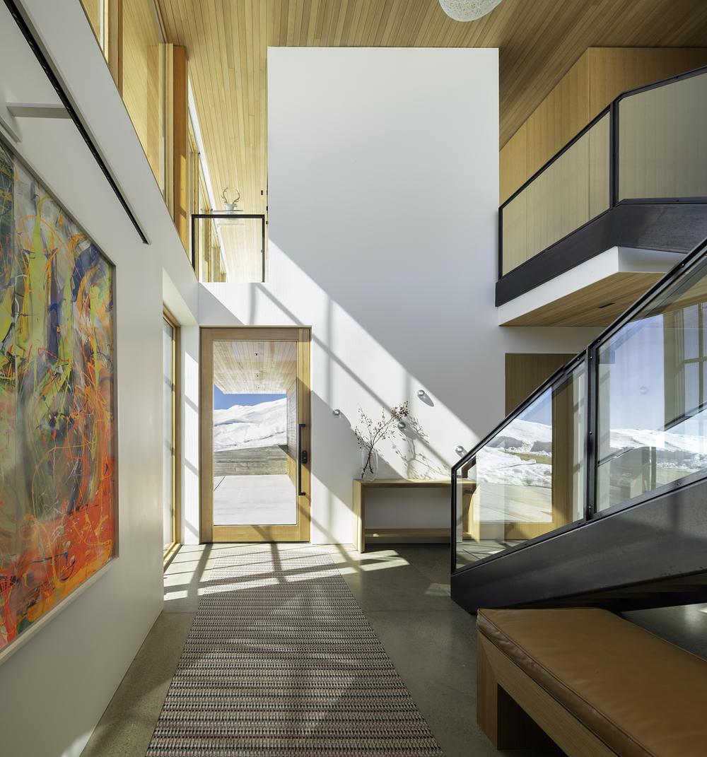 entrée double hauteur avec escalier bois design garde-corps verre entrée double hauteur avec escalier bois design garde-corps verre