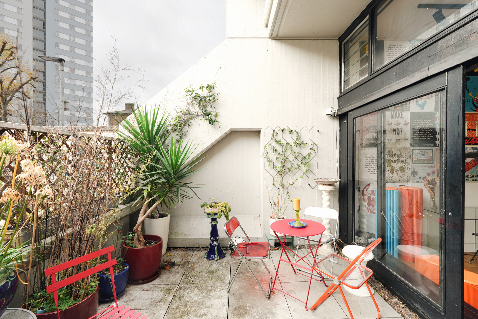 terrasse appartement en duplex Londres dans bâtiment à l terrasse appartement en duplex Londres dans bâtiment à l'architecture brutaliste ” Alexandra & Ainsworth”